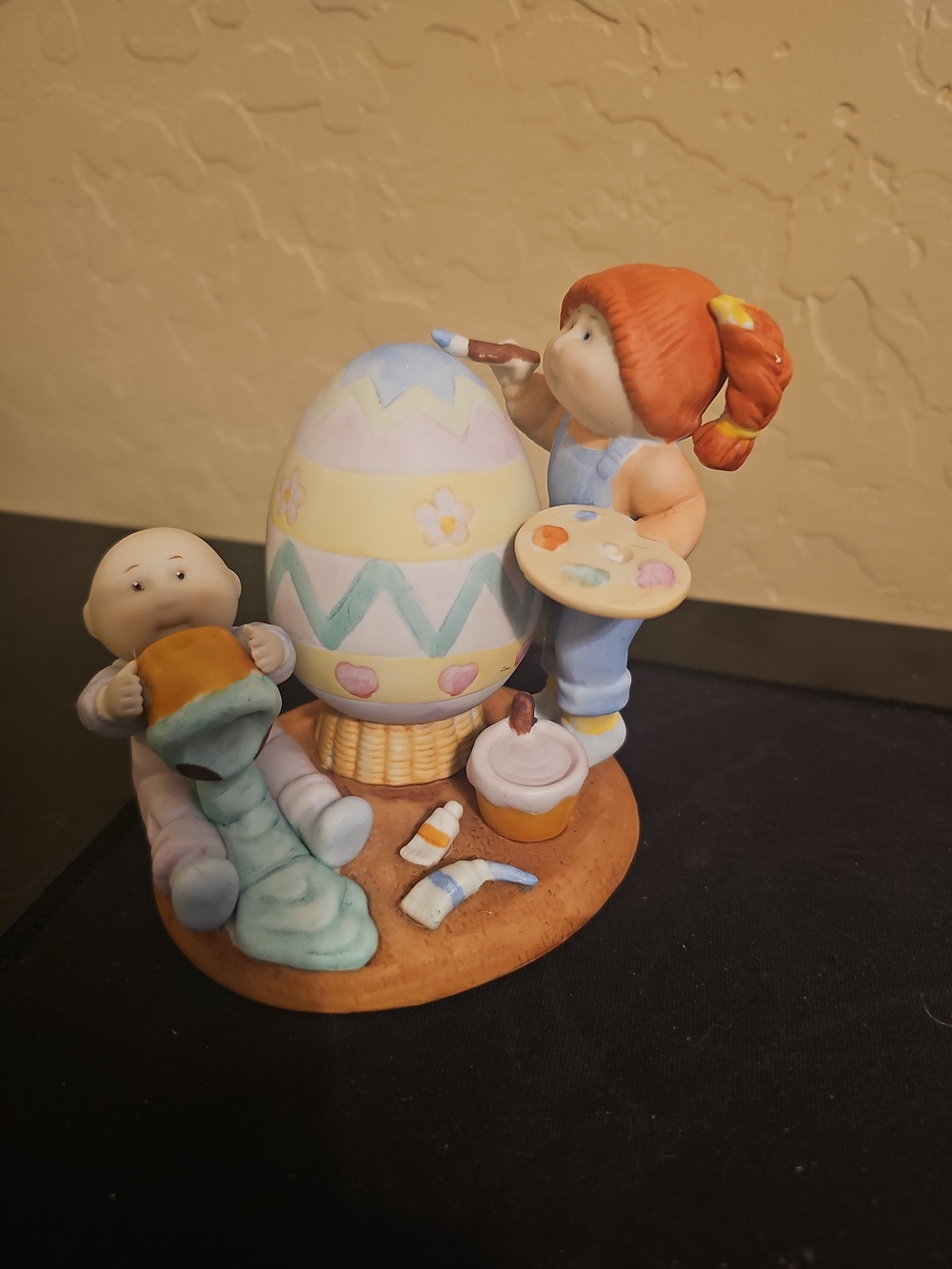VINTAGE 1984 CABBAGE PATCH KIDS PORCELAIN FIGURINE BOY GIRL PAINTING EASTER EGG